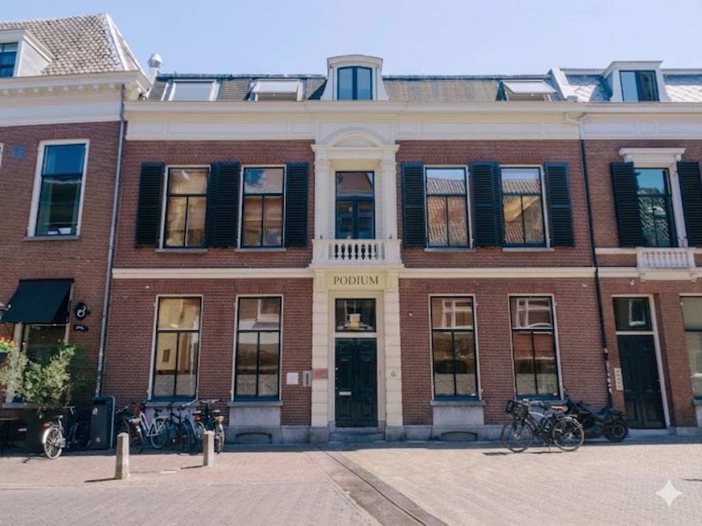 Podium communiceren beleven leren B.V.